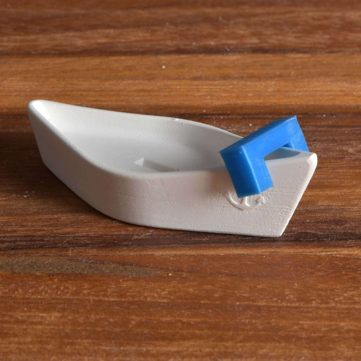 Segelschiff DIY gegossen mit Gießmasse mit einer Klebevorrichtung