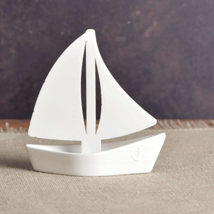 Segelschiff DIY gegossen mit Gießmasse mit einem Segel zum Selbstgestalten