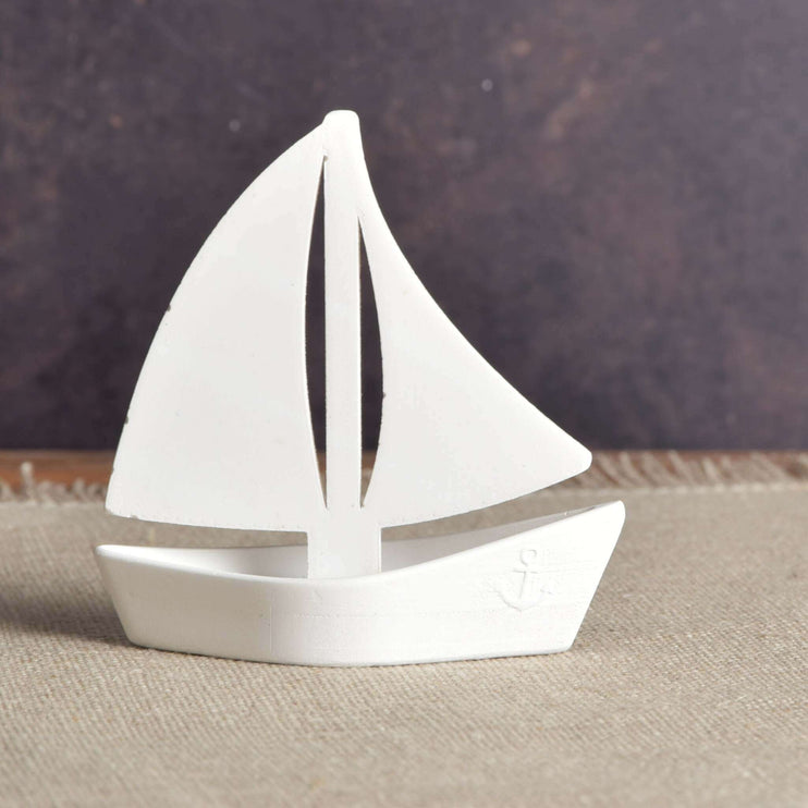 Segelschiff DIY gegossen mit Gießmasse mit einem Segel zum Selbstgestalten