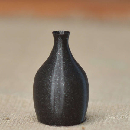 schwarze vase mit dünnen hals