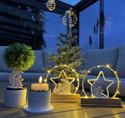 Engel Luna und Solin auf Wolken und die Becher Luna und Solin