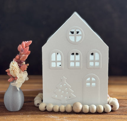 Lichhaus mit Tannenbaum