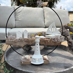 Maritime Szene mit Segelschiff und Kegellicht Leuchtturm