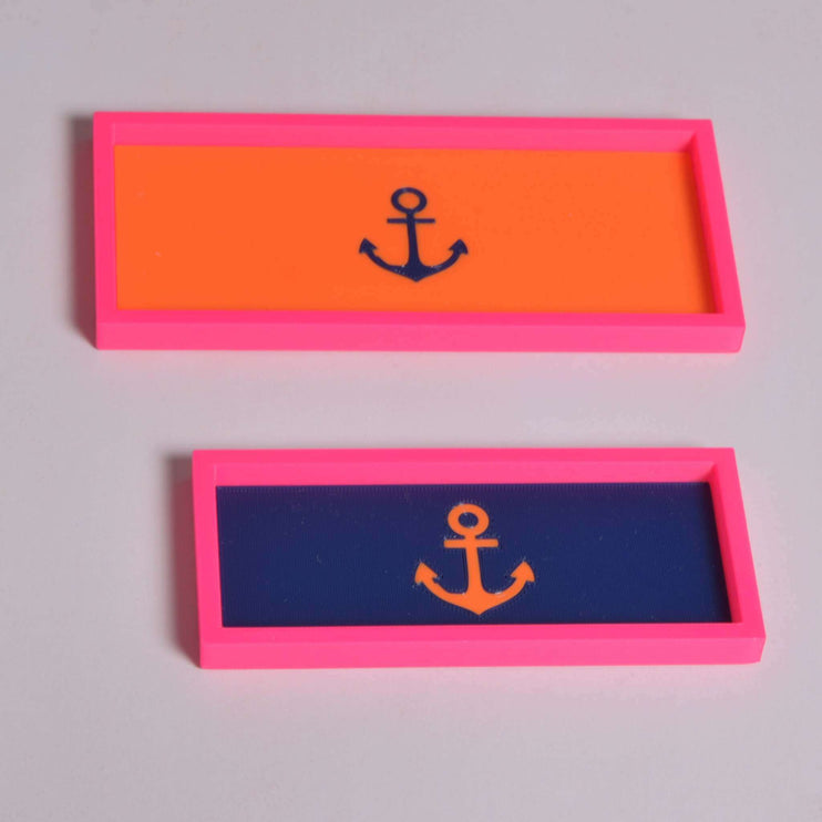 Pinke Tabletts mit Inlays