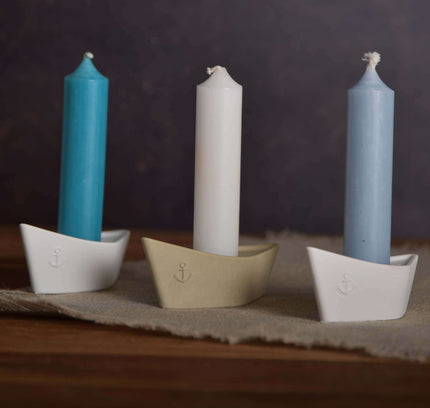 Drei DIY Schiff Kerzenschalter in verschiedenen Farben gegossen mit Gießmasse